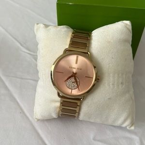 MICHAEL KORS women watch very good condition comes with adjustable band.